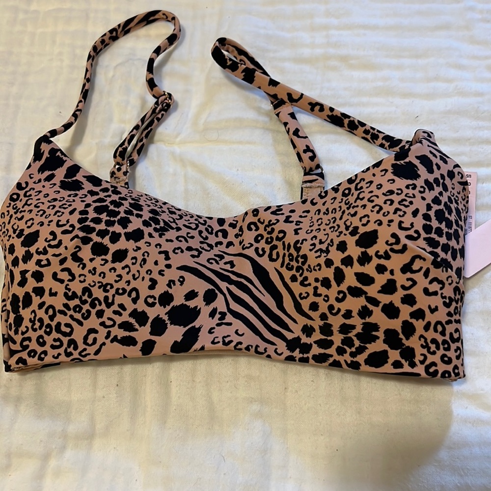 Victoria’s Secret bikini top in leopard print size XS new with tags